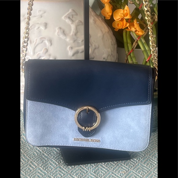 Michael Kors Cross Body (Blue) w/Gold Hardware. - Picture 4 of 9